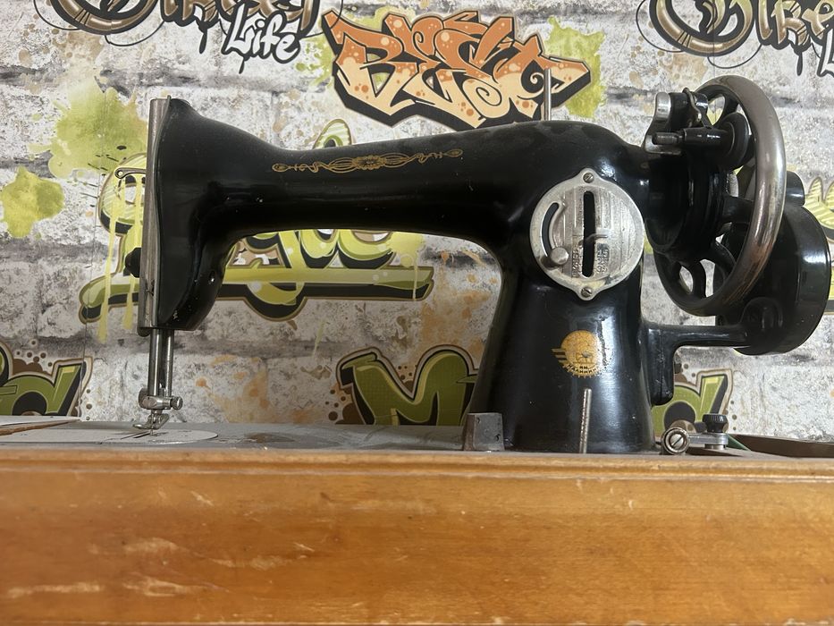 Швейная машинка, отдам за шоколадку