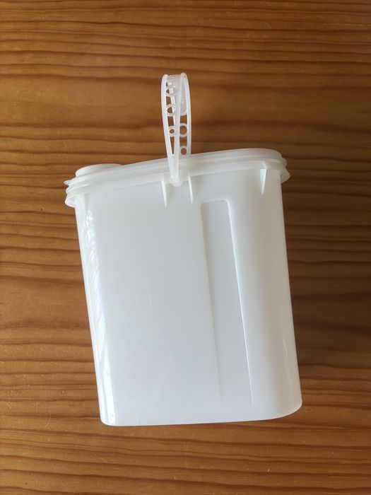 Recipiente distribuidor de 2 litros, para líquidos ou sólidos