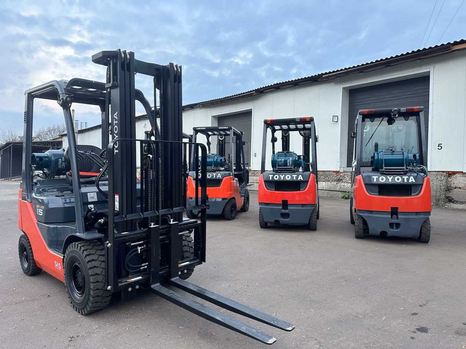 Новий газ-бензиновий навантажувач TOYOTA 02-8FGF15, підйом - 4.7м