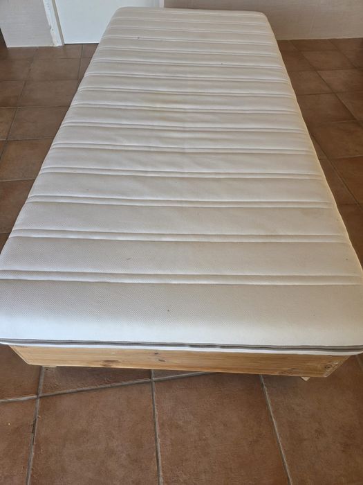 Cama ikea 90x200 com colchão