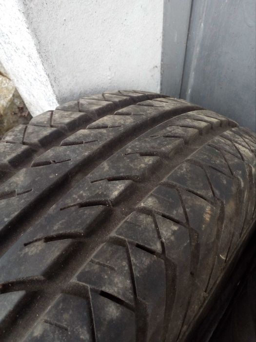 Par de Pneus Comercial Continental - 195 65 R15