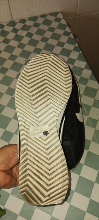 Ténis Nike pretos e brancos!!!