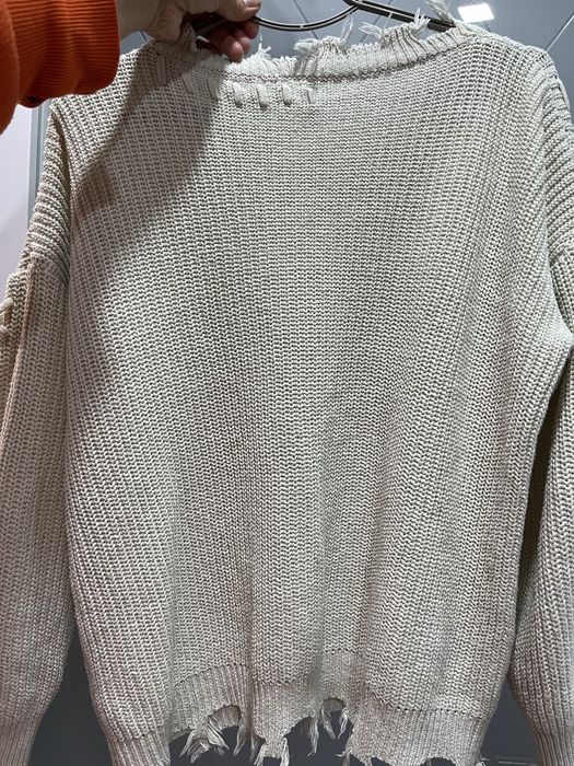 Вʼязані кофти молочного кольору