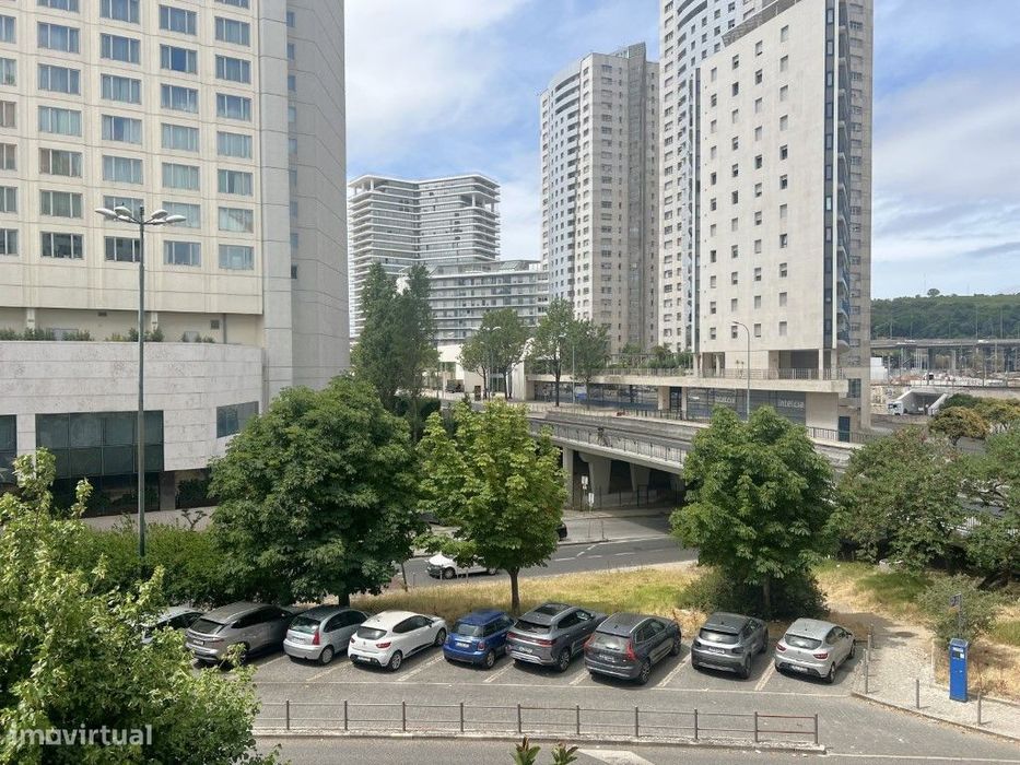 Escritório na Av. Columbano Bordalo Pinheiro - Sete Rios