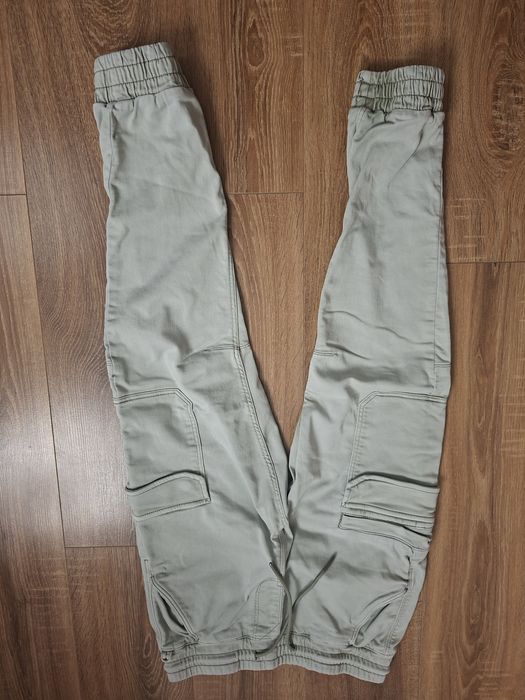 Spodnie joggery Cropp