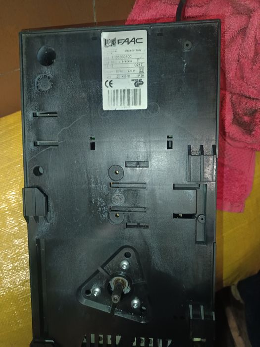 Siłownik do bramy garażowej faac