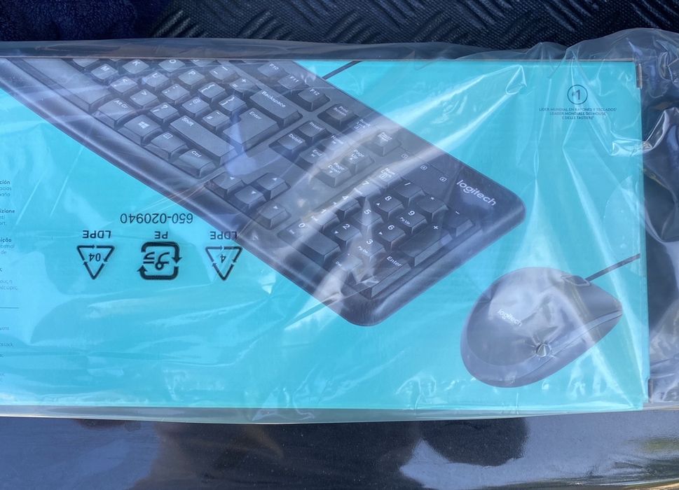 Logitech Keyboard + Mouse64584971578627122