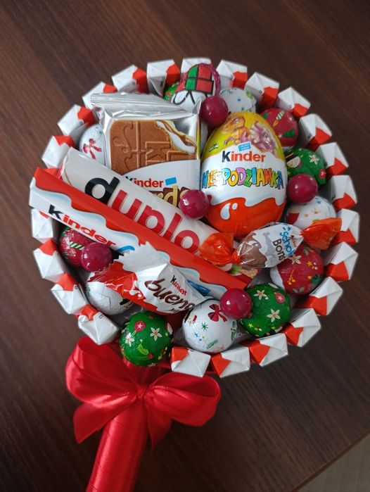 box  torcik ze słodyczy Kinder