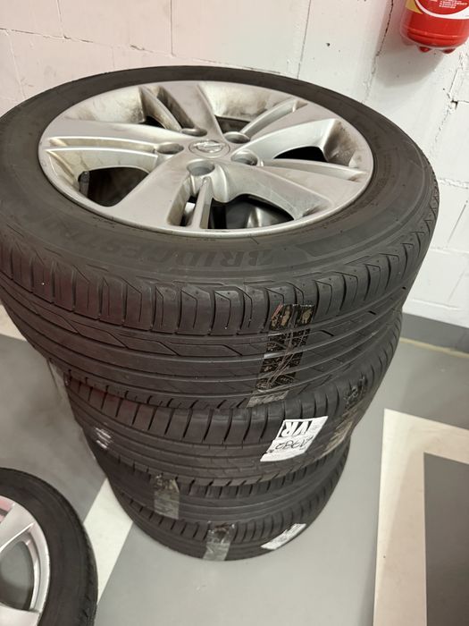 Oryginalne Felgi  Opel insignia z oponami brigestone 225/55R17