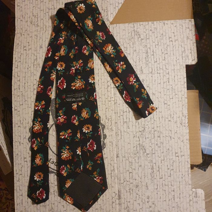 Krawat męski w kwiaty