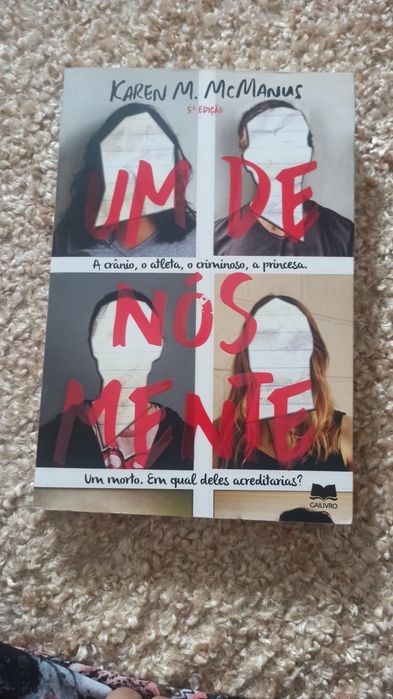 Livro Um de nós mente de Karen McManus