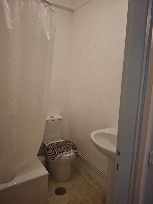 Arrenda-se Quarto com Wc / Suite  Coimbra