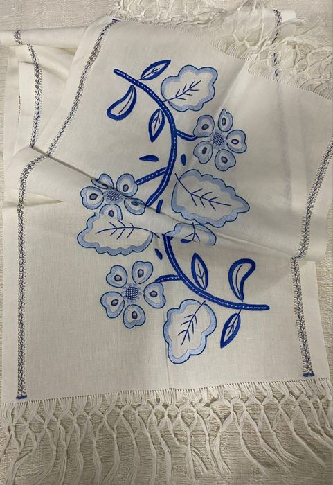 Centro de mesa bordado, Handmande