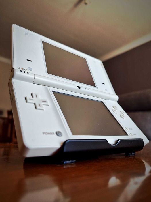 Nintendo DSi – Edição Especial Pokémon Black & White (Raro)