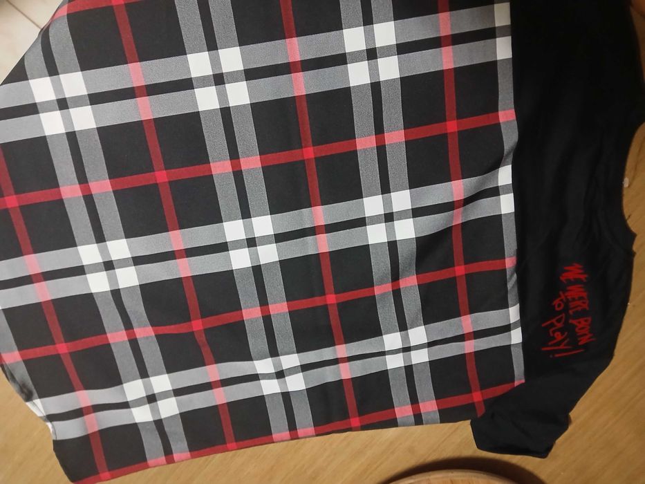 T shirt Disney da Minnie com fundo preto e costas xadrez