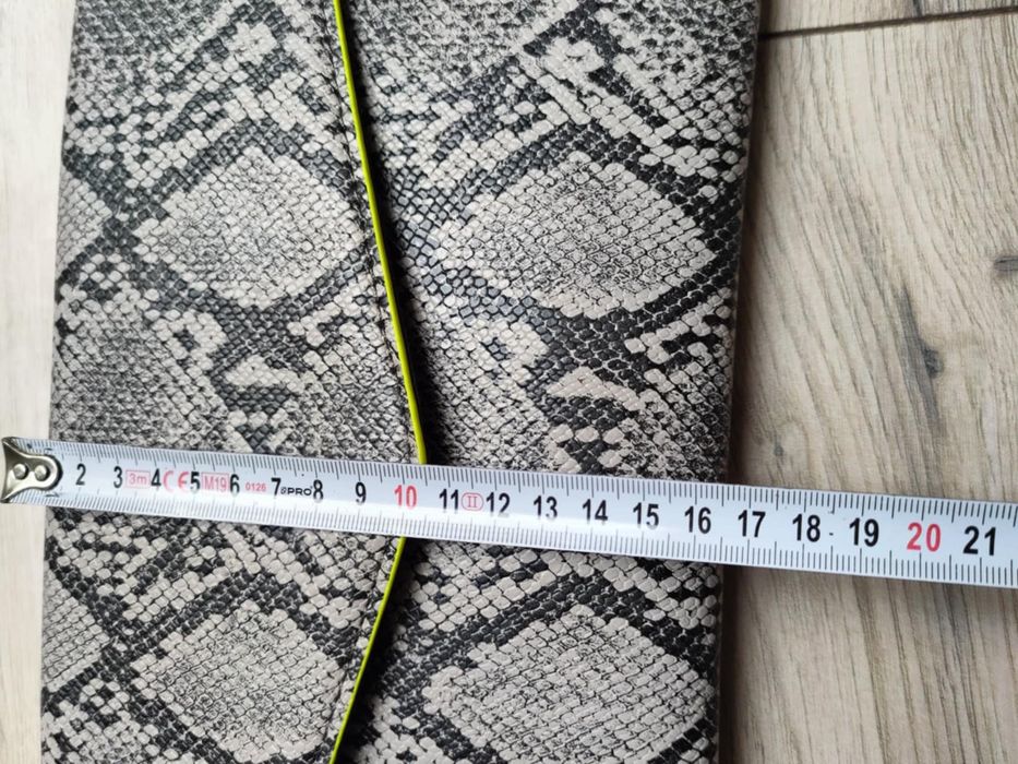 Nowa torebka kopertówka skóra węża szara neonowa