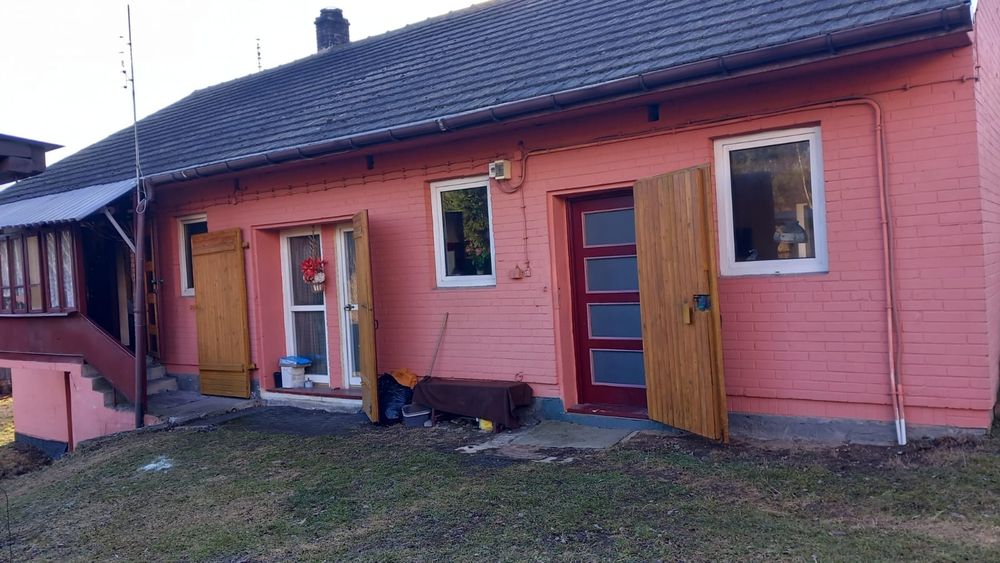 Duży dom, budynki gospodarcze, duża stodoła na atrakcyjnej działce