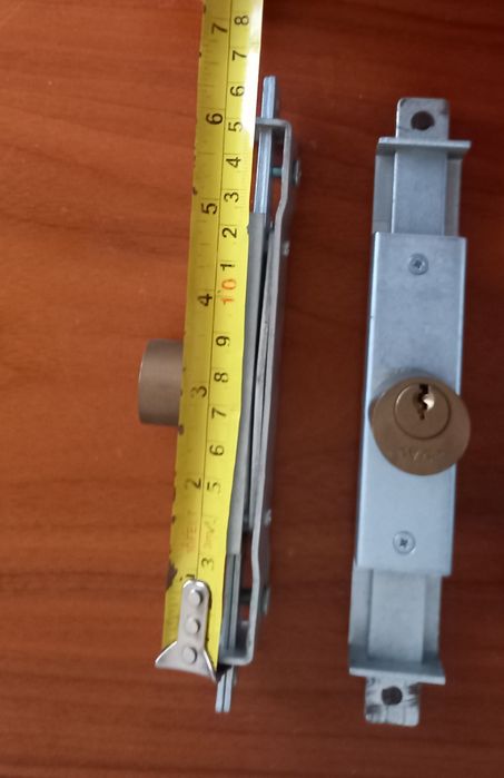 Fechadura Para Grade Lagarta (interna) 15€ a unidade (4 disponíveis)