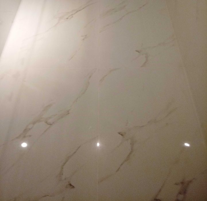 trolha e pintor assentamento de azulejo  ceramica e pintura