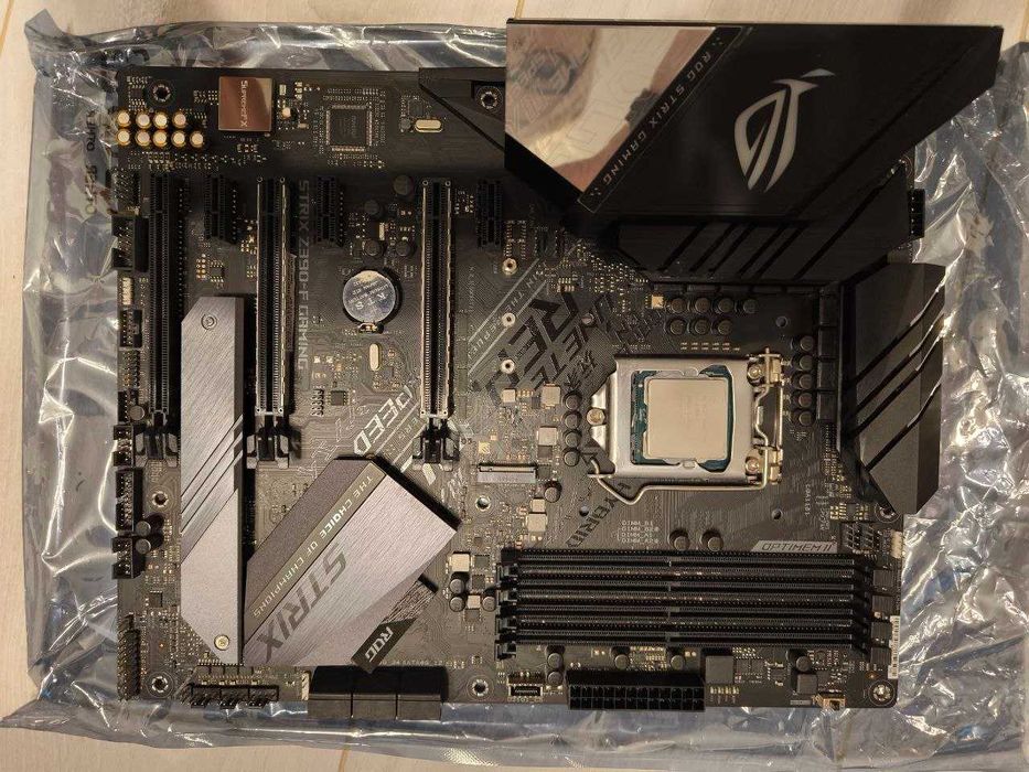 CPU i7-9700KF+ASUS ROG STRIX Z390-F GAMING Материнська плата: ASUS ROG Strix Z390-F Gaming, Процесор: Intel