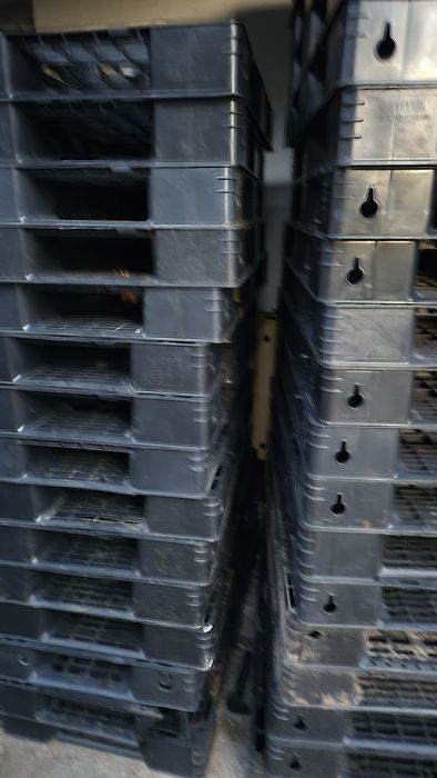 Palety plastikowe 110x110