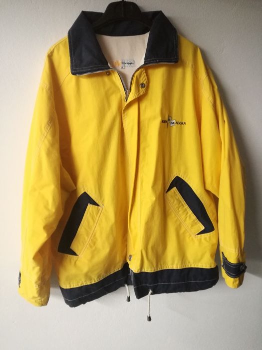 Casaco de Chuva Ofereço Portes