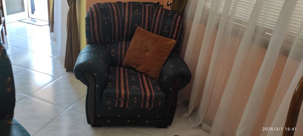 Vende-se terno de sofás