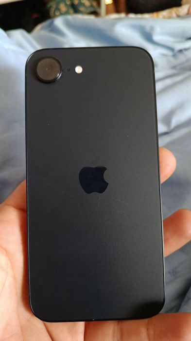 iPhone 16e 128g em caixa