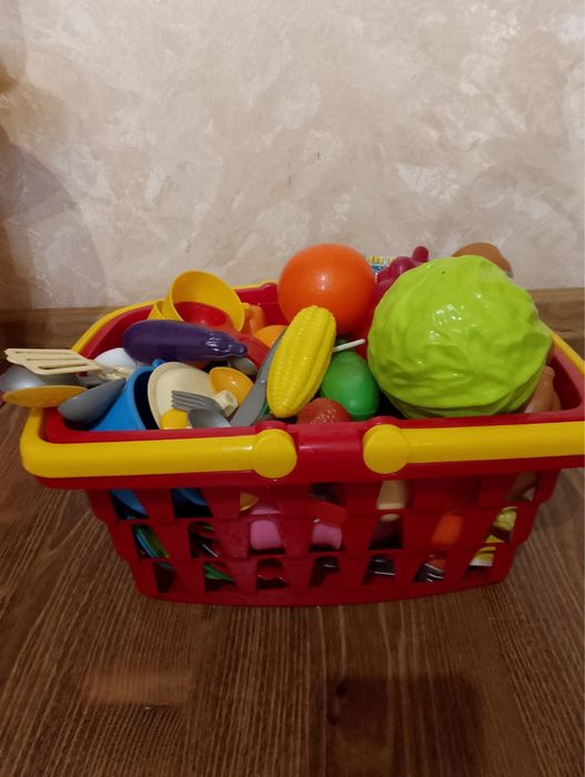 Кухня дитяча+ корзина овочі