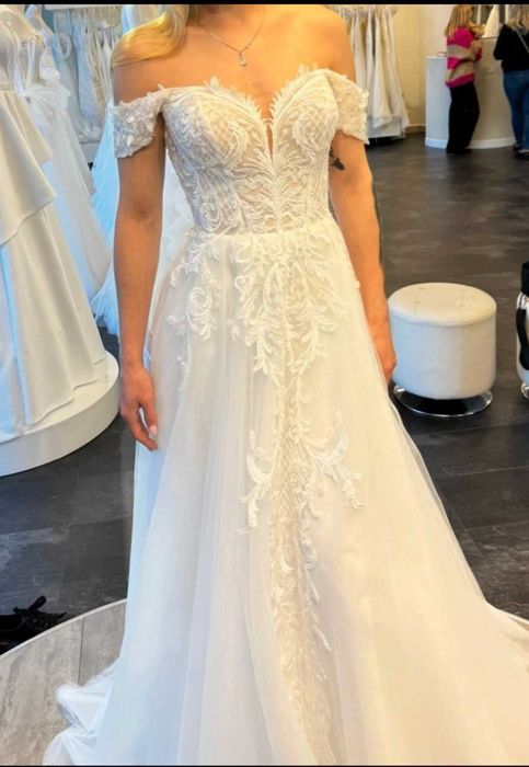 Suknia ślubna z koronką