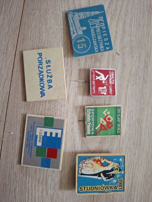Wpinki, przypinki PRL, zestaw, różne 35 lat PRL, studniówka 1981, Trybuna Ludu