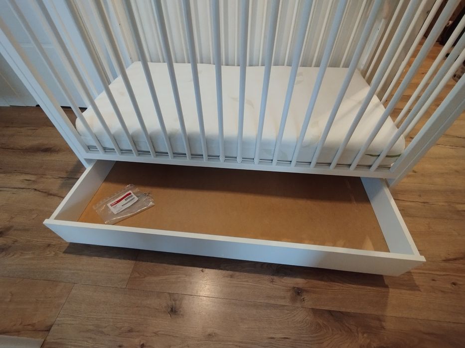 białe łóżeczko dziecięce z szufladą 120cm x 60cm
