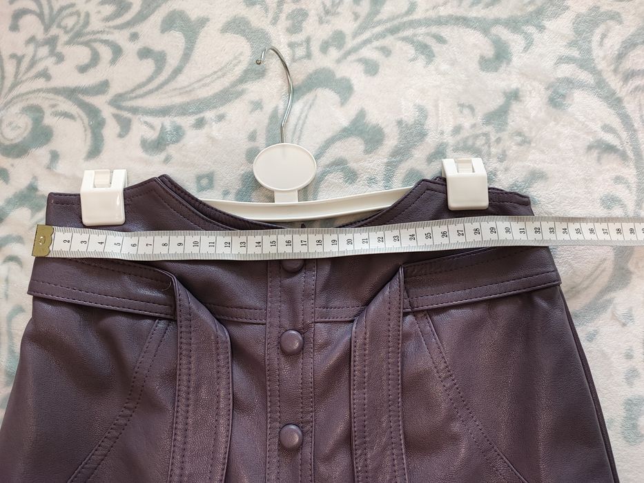 Жіноча спідниця з екошкіри