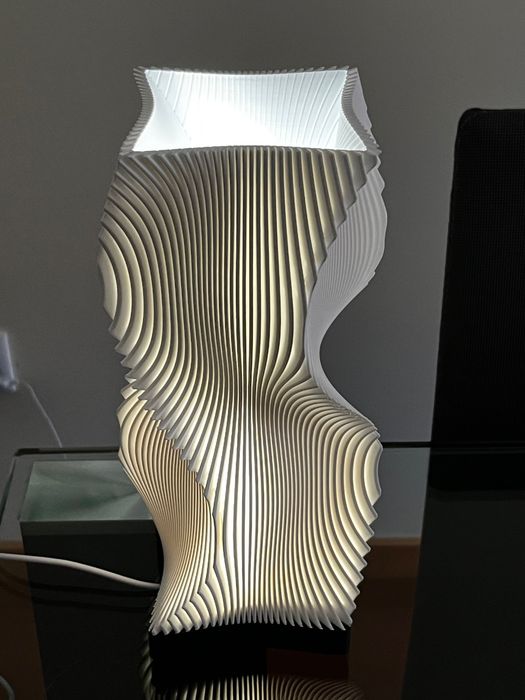Candeeiro / Luminária Design Moderno Impresso em 3D – 24 cm