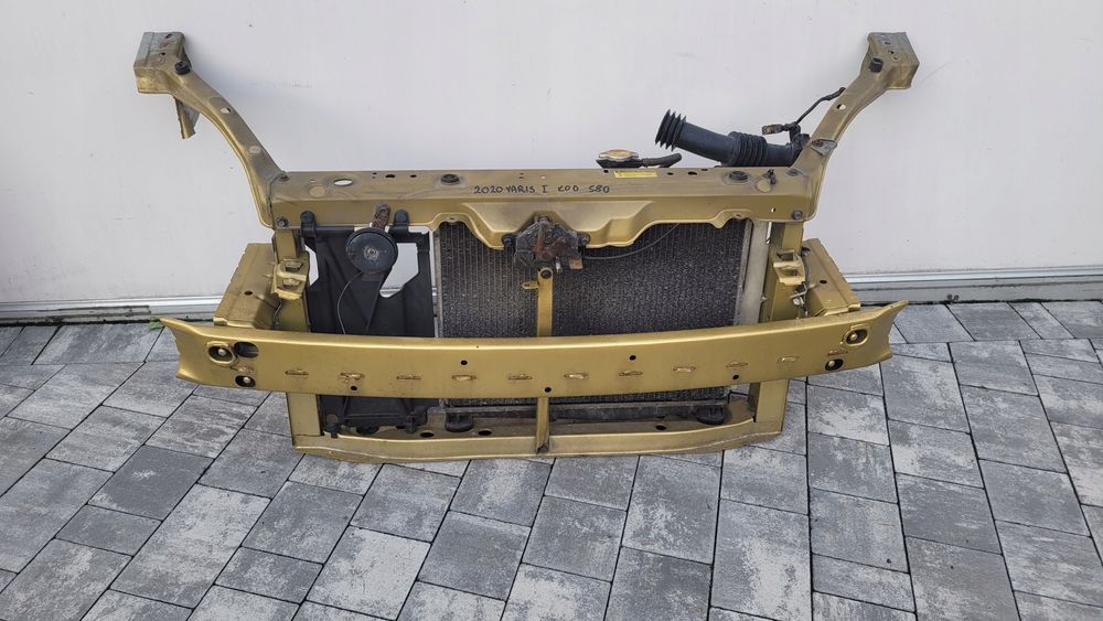 kompletny pas przedni toyota yaris i 99-05