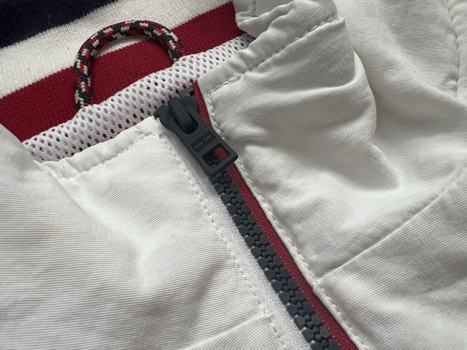 Легка весняна куртка Tommy Hilfiger в ідеальному стані розмір М