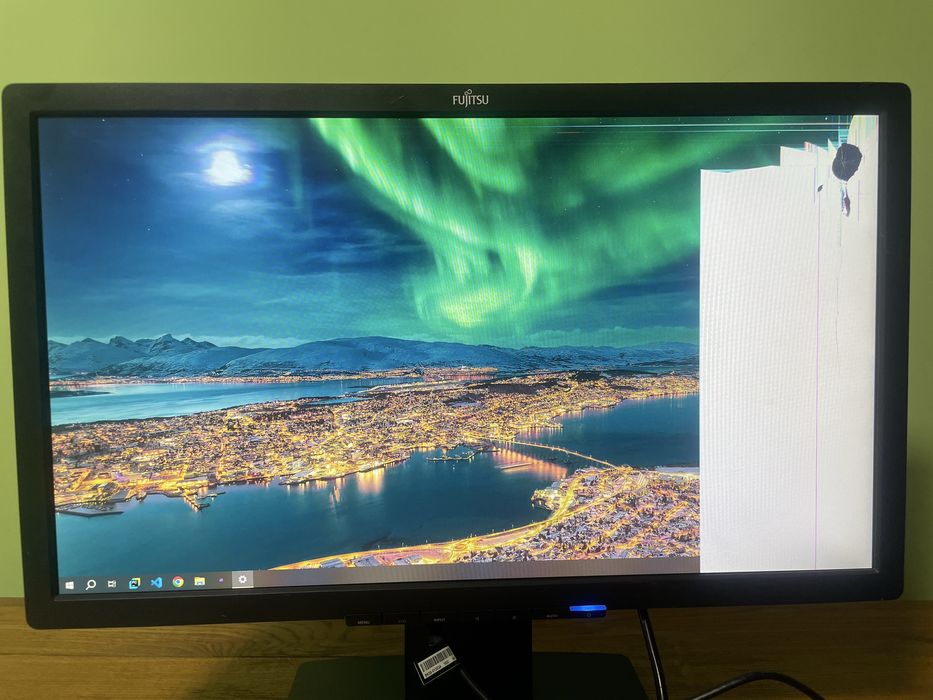 Монітор 24" Fujitsu Full HD / Робочий на 75% / Для відеоспостереження або серверу