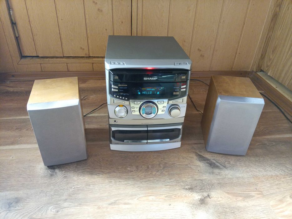 Музыкальный центр Sharp с колонками и пультом ДУ