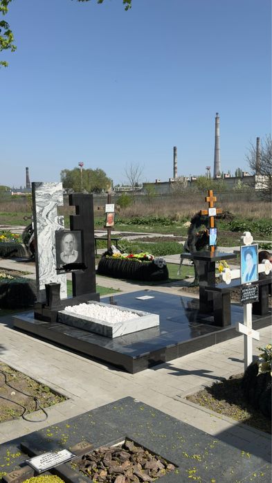 Пам’ятники Горішні плавні, від виробника  «Оплата частинам»