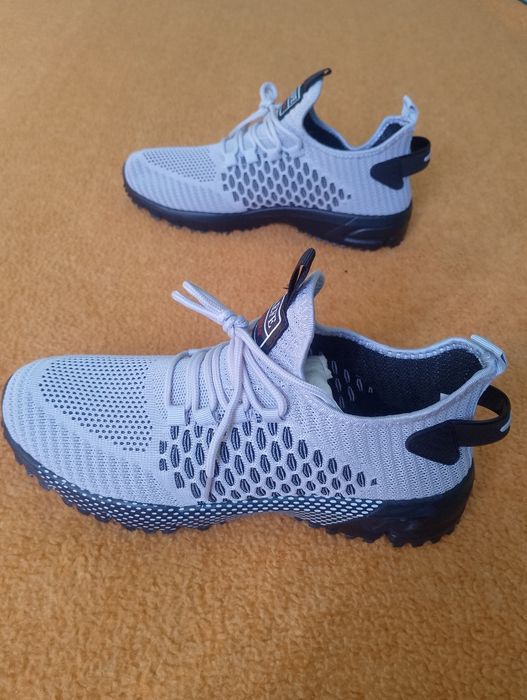 Кросівки нові не були у використанні розмір 43