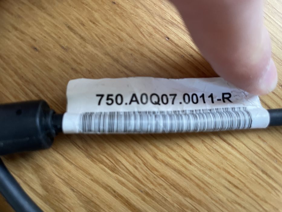 Кабелі DVI та VGA