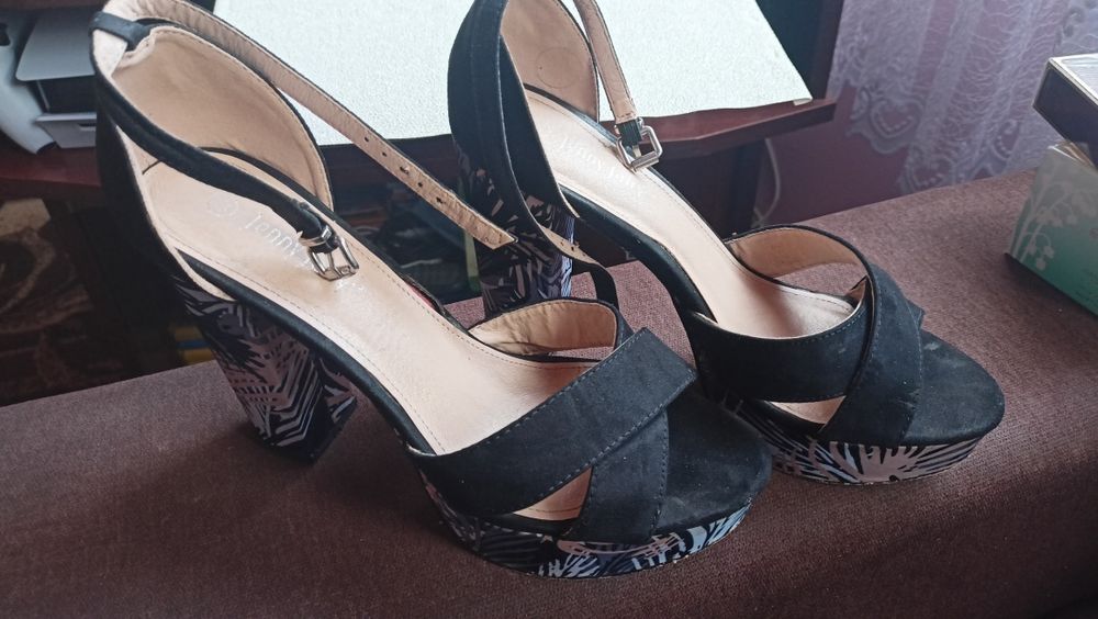 Sandałki na słupku r.40 Jenny Fairy