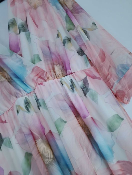 Piękna sukienka nowa elegancka lekka zwiewna w kwiaty pastelowe kolory