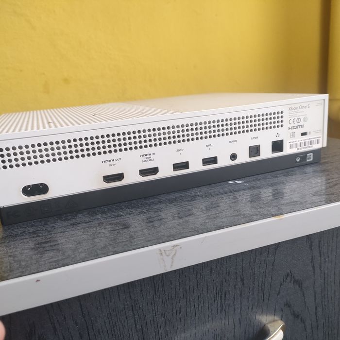 X Box One S 500gb