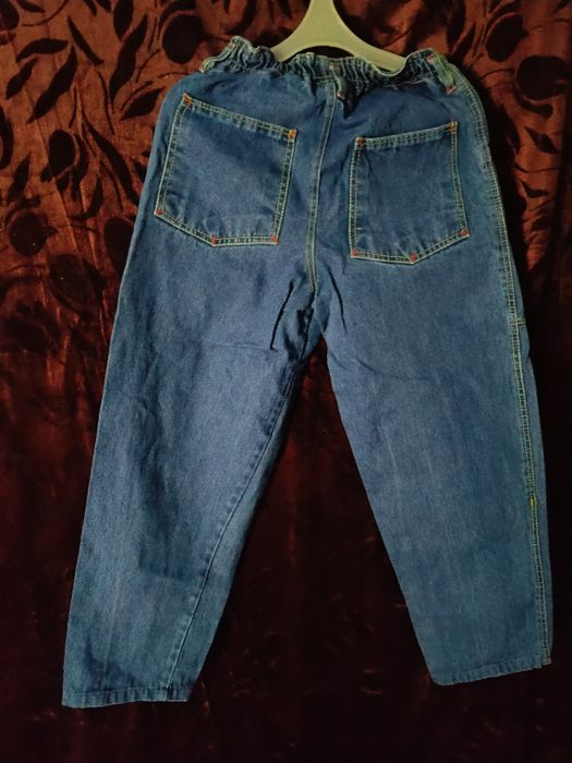 Джинсы молодежные, модные