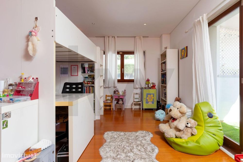 Moradia T4+1 com piscina, jardim amplo e garagem | Barcarena