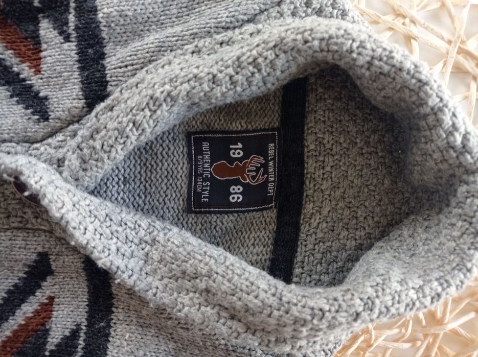 Sweter rozpinany 134
