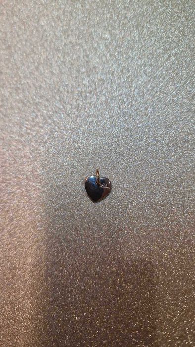 Lilou serce 1 cm z czarną emalią pozłacane