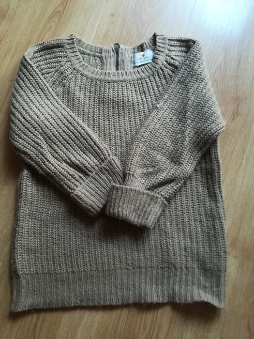 Sweter suwak na plecach