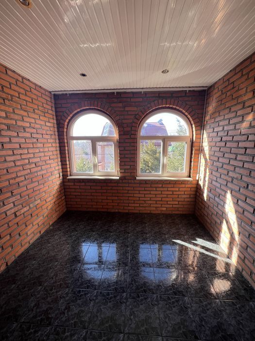 Продаж гарного будинку район Світанку  390 квм